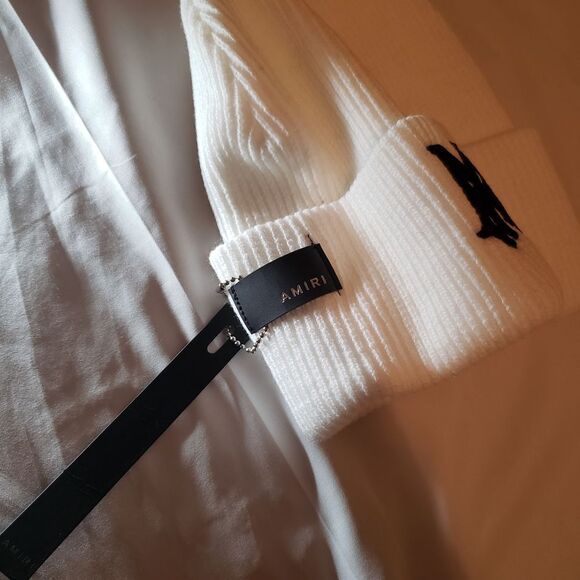 AMIRI White Ribbed Beanie with Black Logo - Picture 3 of 3